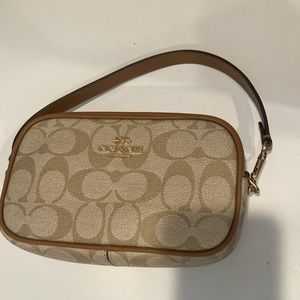 Coach bag! Used very lightly. Can be used as a purse, or for makeup or jewelry!